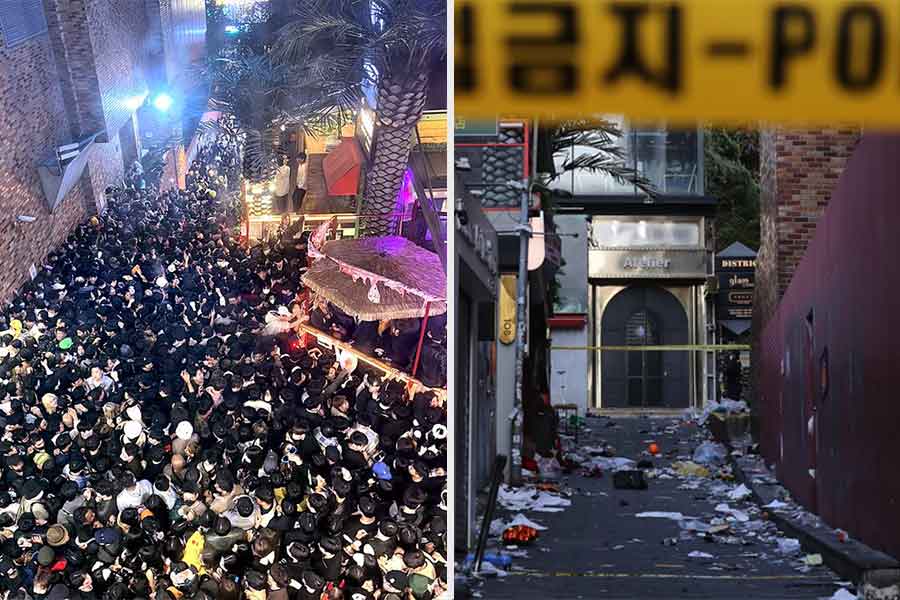 Una multitud llena las calles. Hay una cinta amarilla de prohibido el paso de la policía en el callejón.